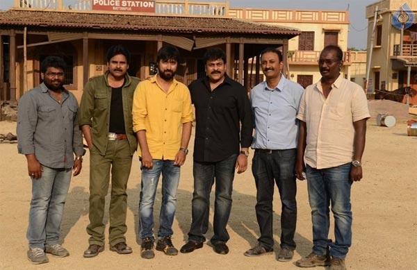 sardaar gabbar singh sets,pawan kalyan,chiranjeevi,lunch,sardaar gabbar singh movie  చిరు.. ప‌వ‌నూ.. క‌బుర్లూ... లంచూ!